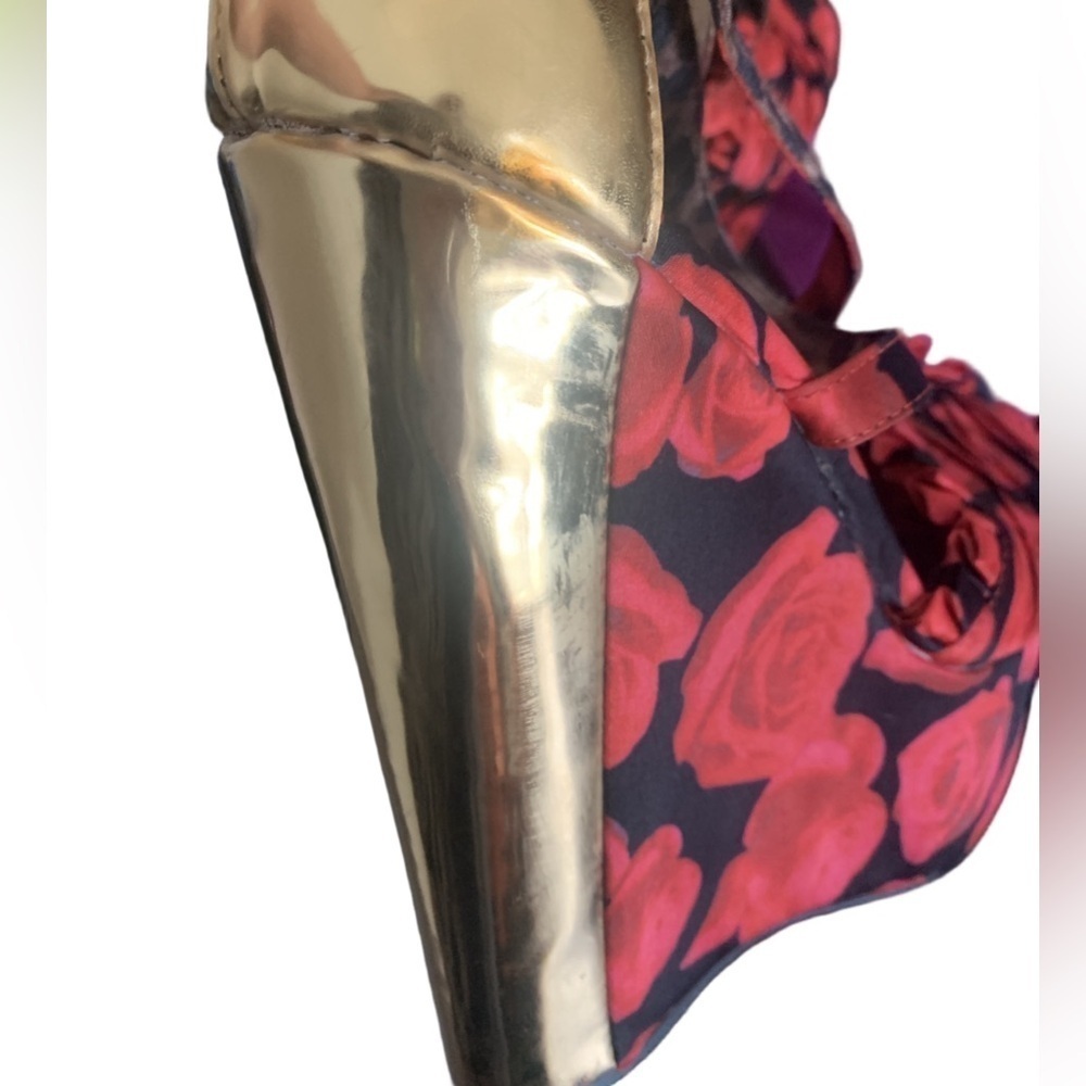 Betsey Johnson Red Rose Floral Gold Wedge Platform Heels - Picture 14 of 14